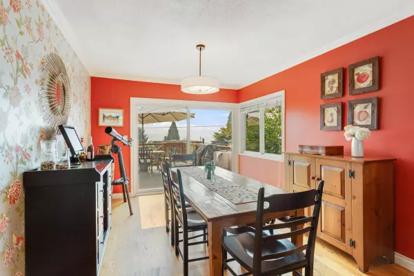 North Vancouver, BC V7L 2A5,843 Whitchurch ST
