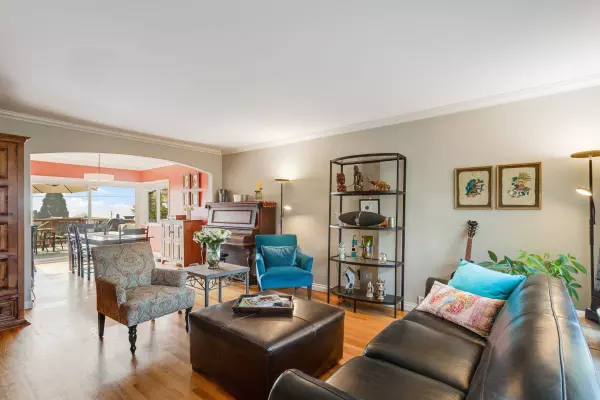North Vancouver, BC V7L 2A5,843 Whitchurch ST
