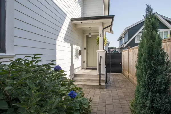 North Vancouver, BC V7L 2L8,341 E 13th ST