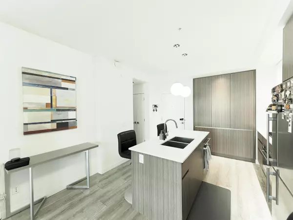 Coquitlam, BC V3J 0H8,516 Foster AVE #213