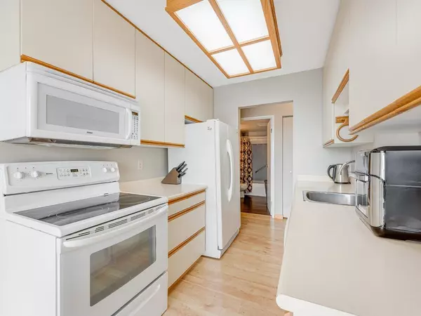 Richmond, BC V7C 4L5,8760 No. 1 RD #305