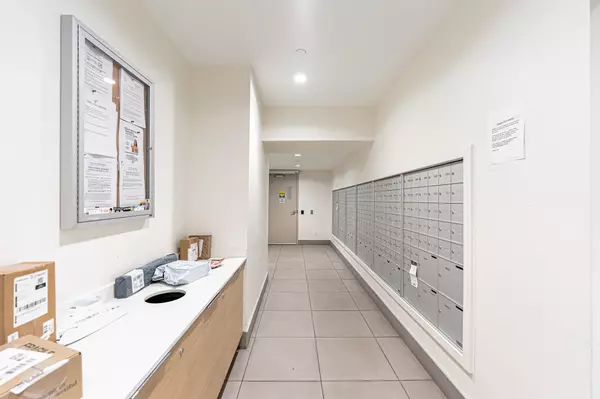 Surrey, BC V3T 1V4,13318 104 AVE #806