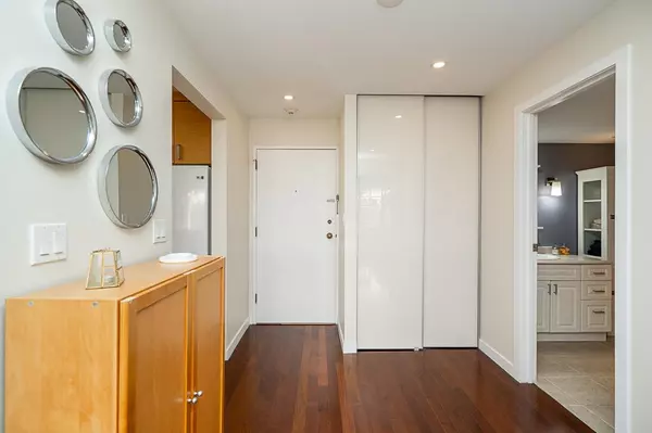Vancouver, BC V6L 3B4,2101 Mcmullen AVE #511
