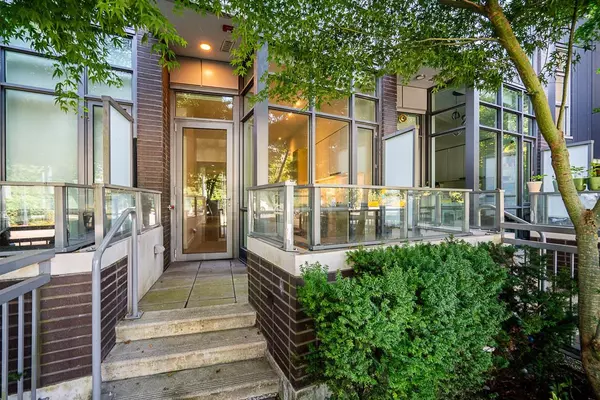 Surrey, BC V3T 0N2,13438 Central AVE #TH 107