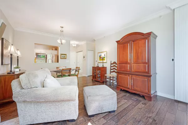 North Vancouver, BC V7M 3M2,160 W Keith RD #302