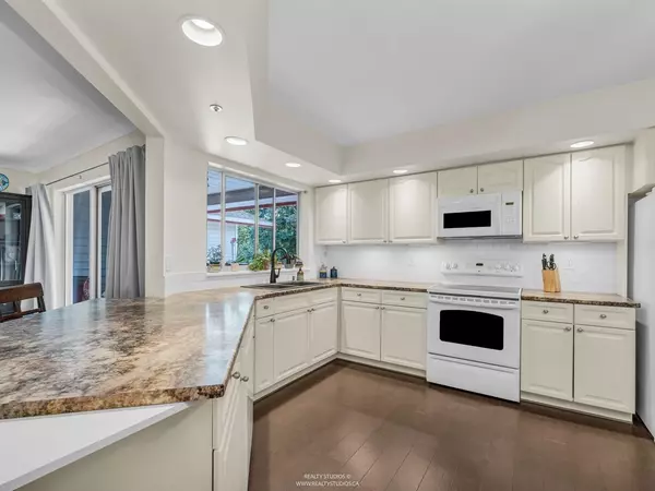 Langley, BC V3A 1M8,5776 200 ST #308