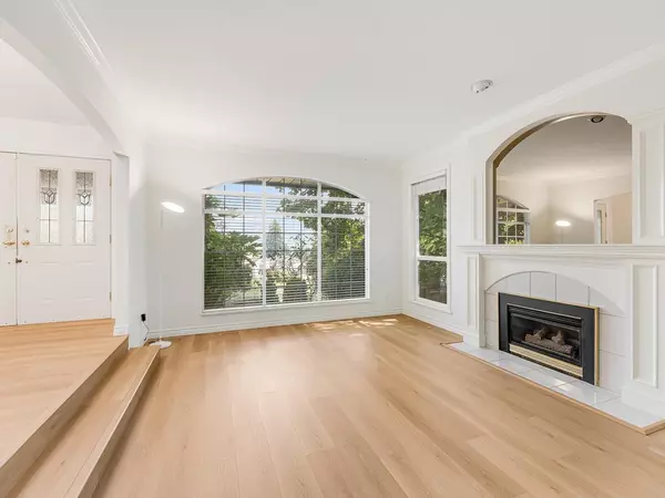 Coquitlam, BC V3C 6A3,736 Clearwater WAY