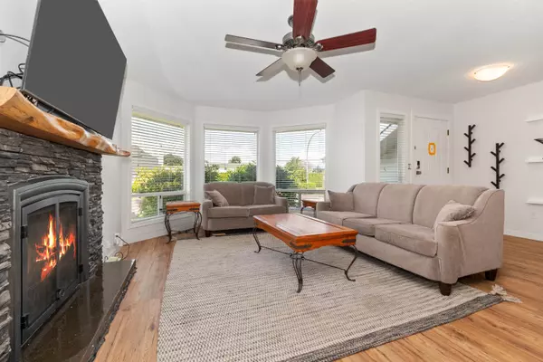 Chilliwack, BC V2R 2V2,45210 Bluejay AVE