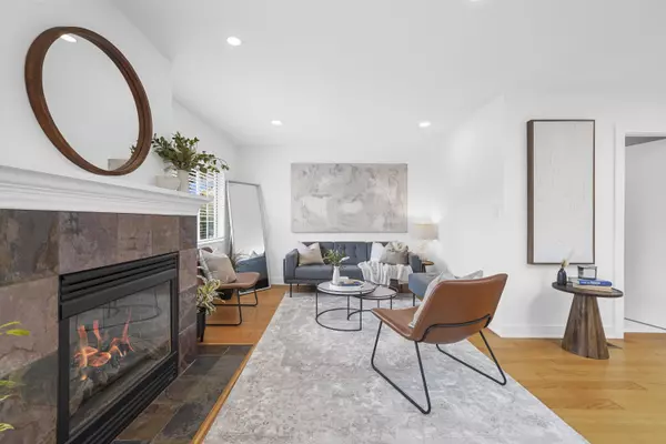 1412 Hope RD North Vancouver, BC V7P 1W8