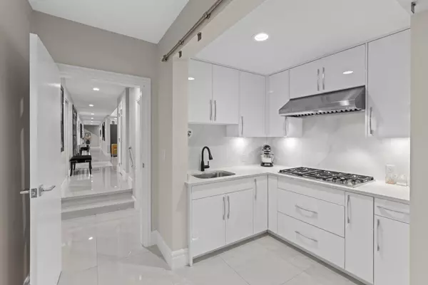 1130 Eyremount DR West Vancouver, BC V7S 2C5