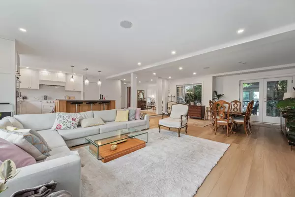 West Vancouver, BC V7T 2E7,1390 Lawson AVE