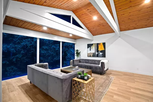 West Vancouver, BC V7S 1G7,530 Hadden DR