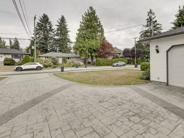 Port Moody, BC V3H 1G3,443 Glencoe DR