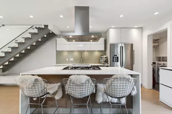 North Vancouver, BC V7H 1Z7,2108 Berkley AVE