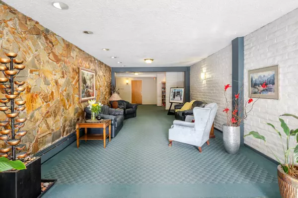 White Rock, BC V4B 3W6,1351 Martin ST ##304