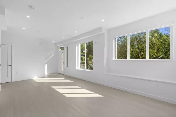 Vancouver, BC V5Z 2K5,807 W 33rd AVE