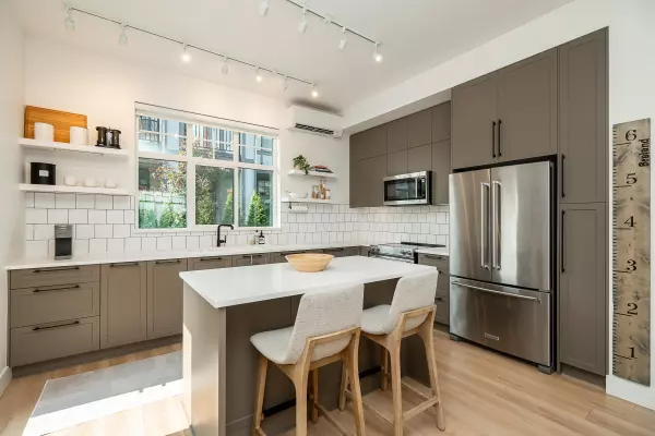 Coquitlam, BC V3C 3V4,3552 Victoria DR #50