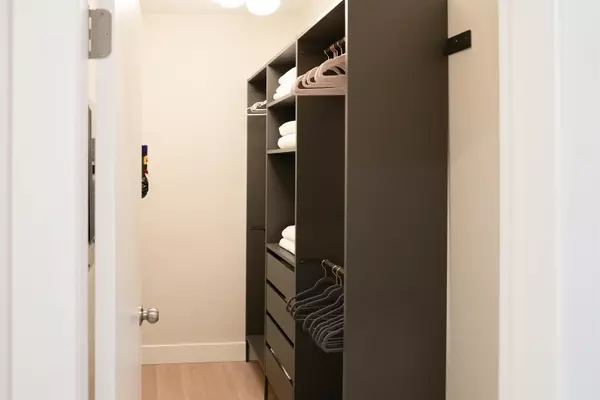 1239 W Georgia ST #2909 Vancouver, BC V6E 4R8