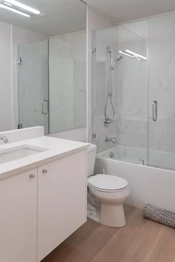 1239 W Georgia ST #2909 Vancouver, BC V6E 4R8