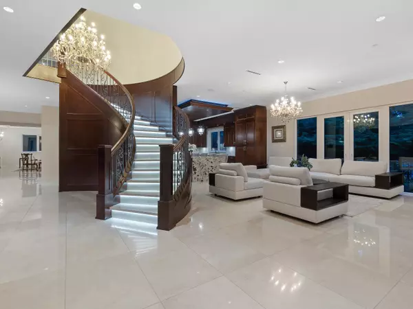 West Vancouver, BC V7V 4M8,1760 29th ST