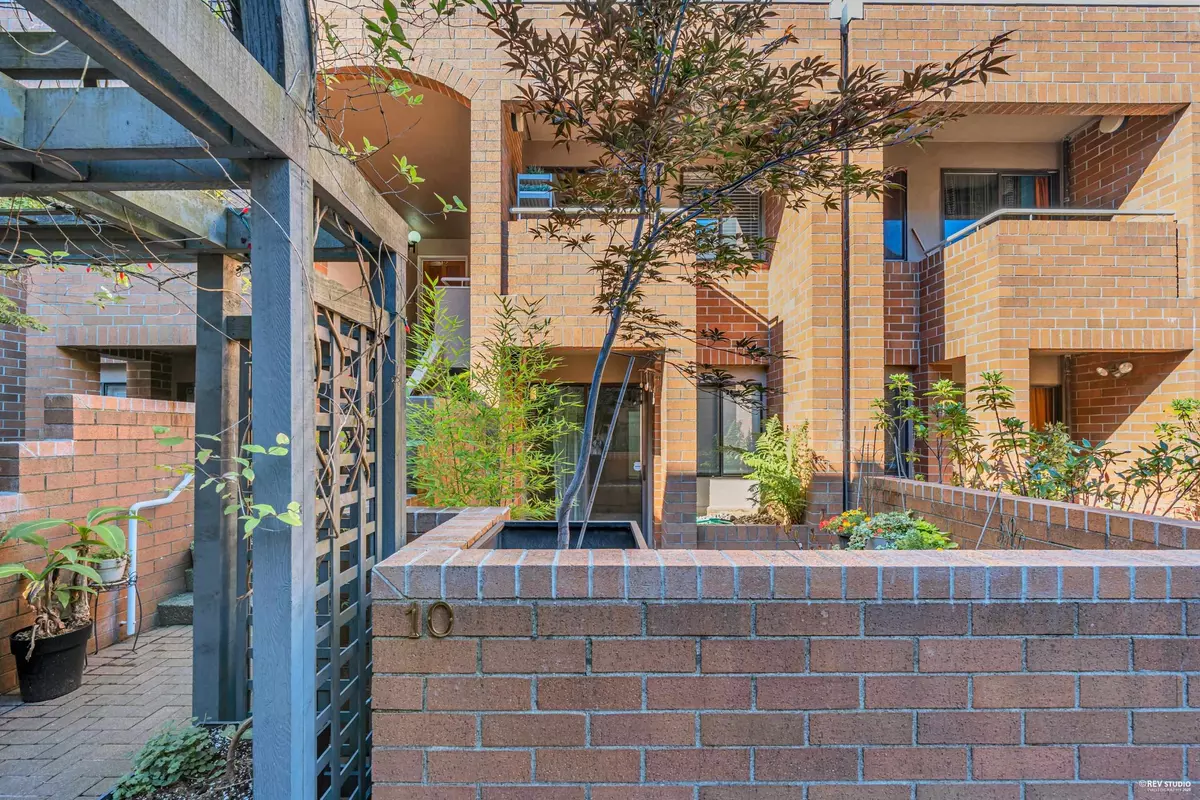 Vancouver, BC V5Z 1B8,744 W 7th AVE #10