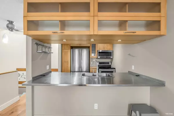 Vancouver, BC V5Z 1B8,744 W 7th AVE #10