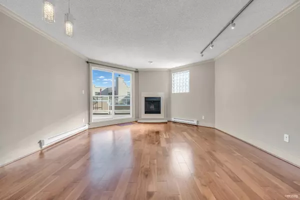 Vancouver, BC V5Z 1B8,744 W 7th AVE #10