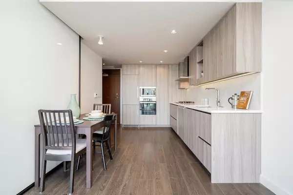 Vancouver, BC V6Z 0E7,89 Nelson ST #2107