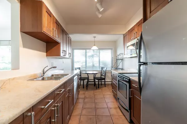 Surrey, BC V4B 4B1,1280 Fir ST #205