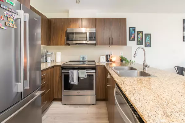 Langley, BC V1M 0B5,8915 202 ST #425