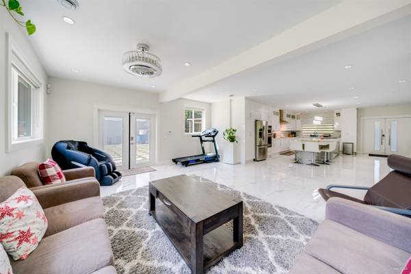 22288 136 AVE, Maple Ridge, BC V4R 2P7