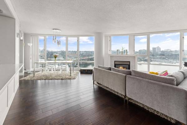 1033 Marinaside CRES #1606, Vancouver, BC V6Z 3A3