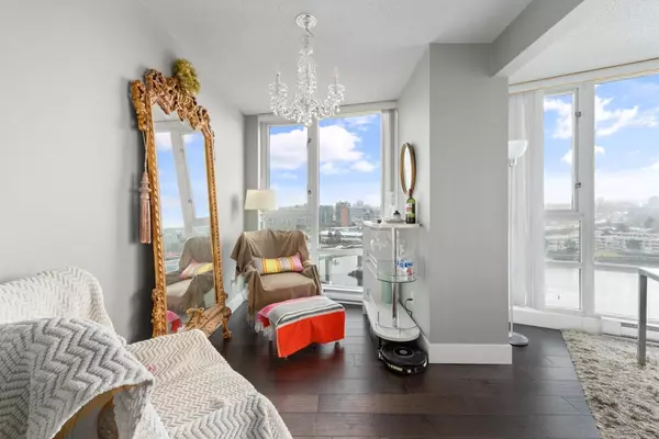 1033 Marinaside CRES #1606 Vancouver, BC V6Z 3A3