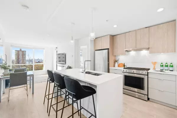 108 E 8th ST #304, North Vancouver, BC V7L 0H1
