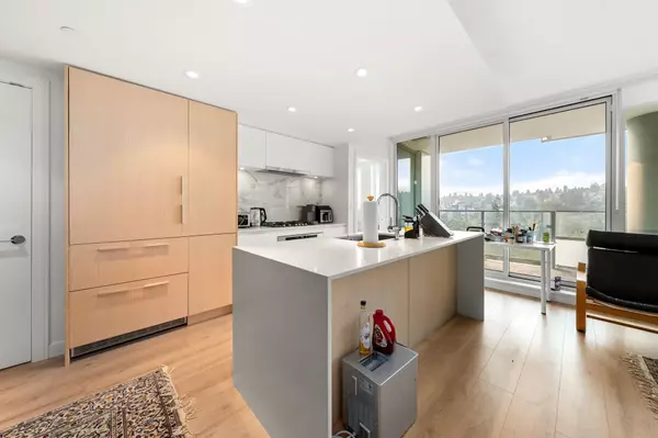 1500 Fern ST #1401 North Vancouver, BC V7J 0E6