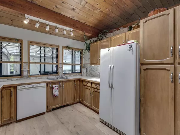 2111 Mamquam RD Squamish, BC V0N 1T0