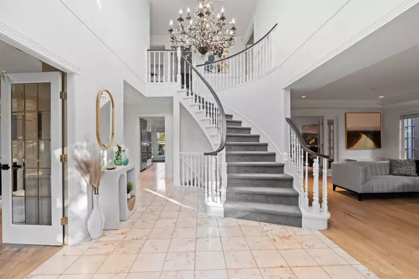 Vancouver, BC V6L 1S5,2318 Oliver CRES