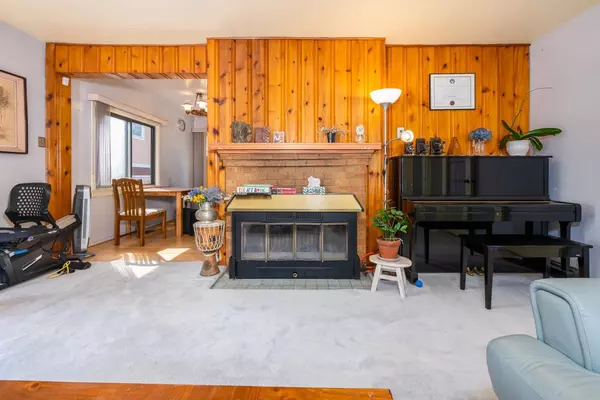 Vancouver, BC V5X 2L8,298 W 64th AVE