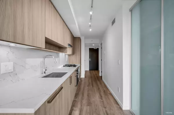 13350 Central AVE #407 Surrey, BC V3T 0S1