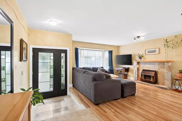 Maple Ridge, BC V2X 9T1,12209 207a ST