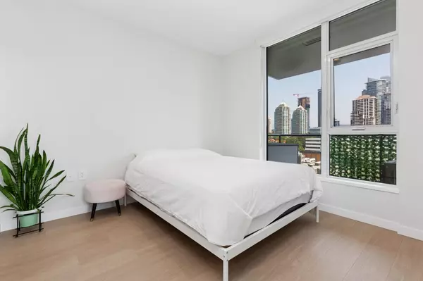 2186 Gilmore AVE #811 Burnaby, BC V5C 0N7