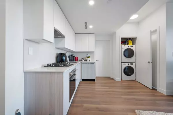 Coquitlam, BC V3K 0J3,901 Lougheed HWY #1405