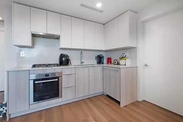 Coquitlam, BC V3K 0J3,901 Lougheed HWY #1405