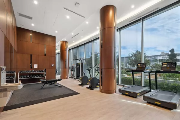 1768 Cook ST #1501 Vancouver, BC V5Y 0N3