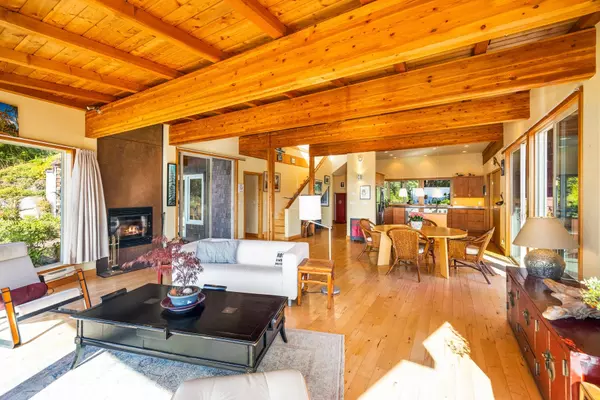 1301 Sunset RD Bowen Island, BC V0N 1G2