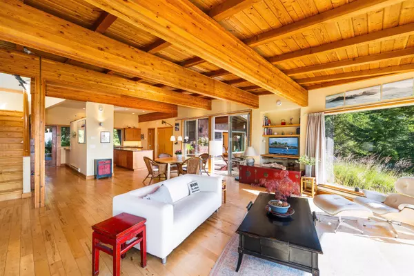 Bowen Island, BC V0N 1G2,1301 Sunset RD