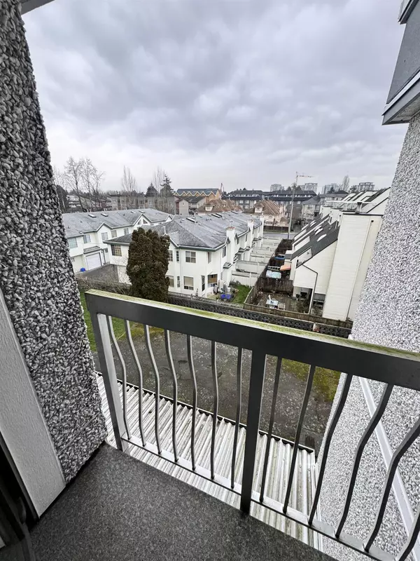 Richmond, BC V6Y 2E9,6420 Buswell ST #312