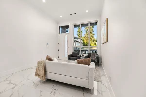 Surrey, BC V3R 0J3,11481 138a ST