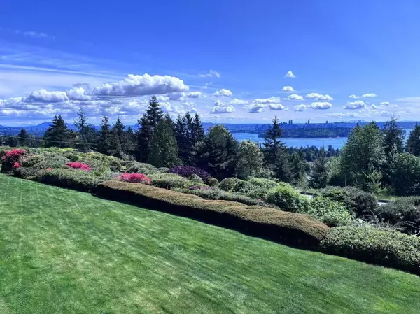 2202 Folkestone WAY #49, West Vancouver, BC V7S 2X7