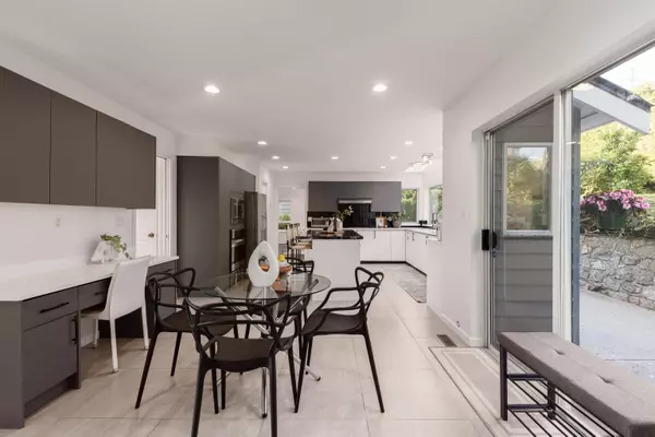 North Vancouver, BC V7N 3E1,456 Montroyal BLVD
